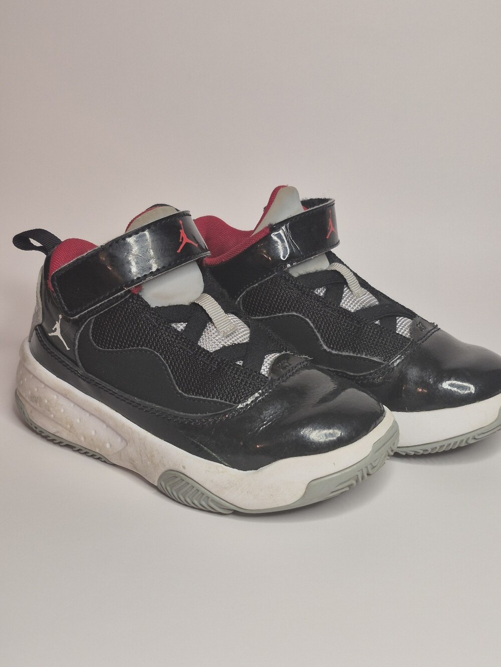 Nike Jordan Max Aura 2 Kids' Black and Red Hook-and-Loop Sneakers
